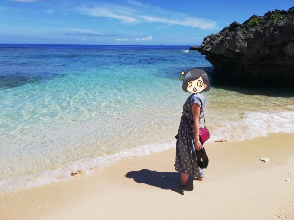 ハートロックがある海岸で見返り美人してみた